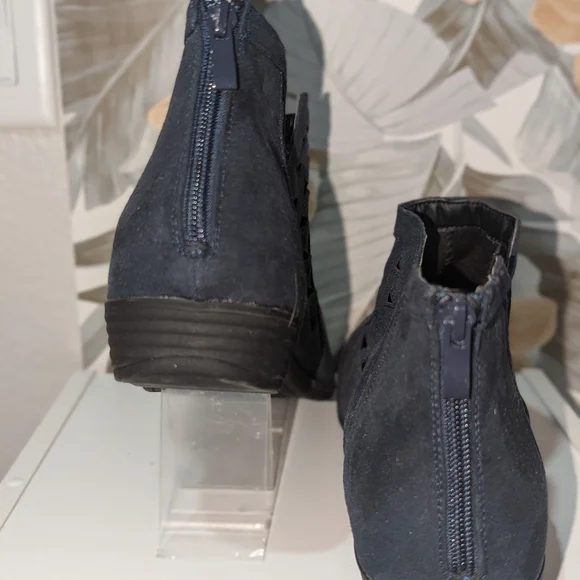 Navy booties - Picture 2 of 7